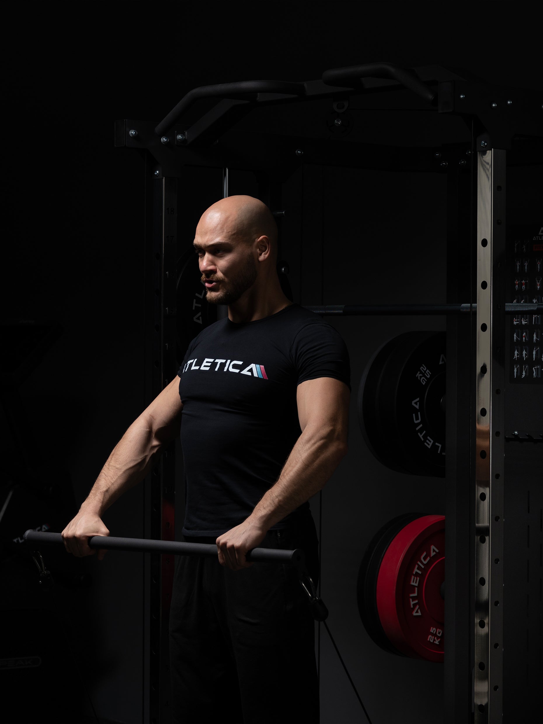 Krafttraining an der SWAT Kraftstation: