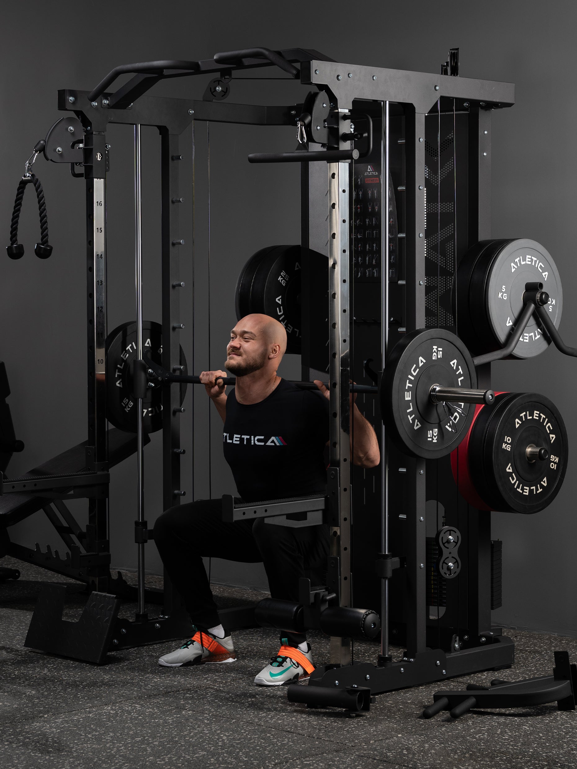 Kraftstation SWAT Basic Set: Back Squat an der Multipresse: