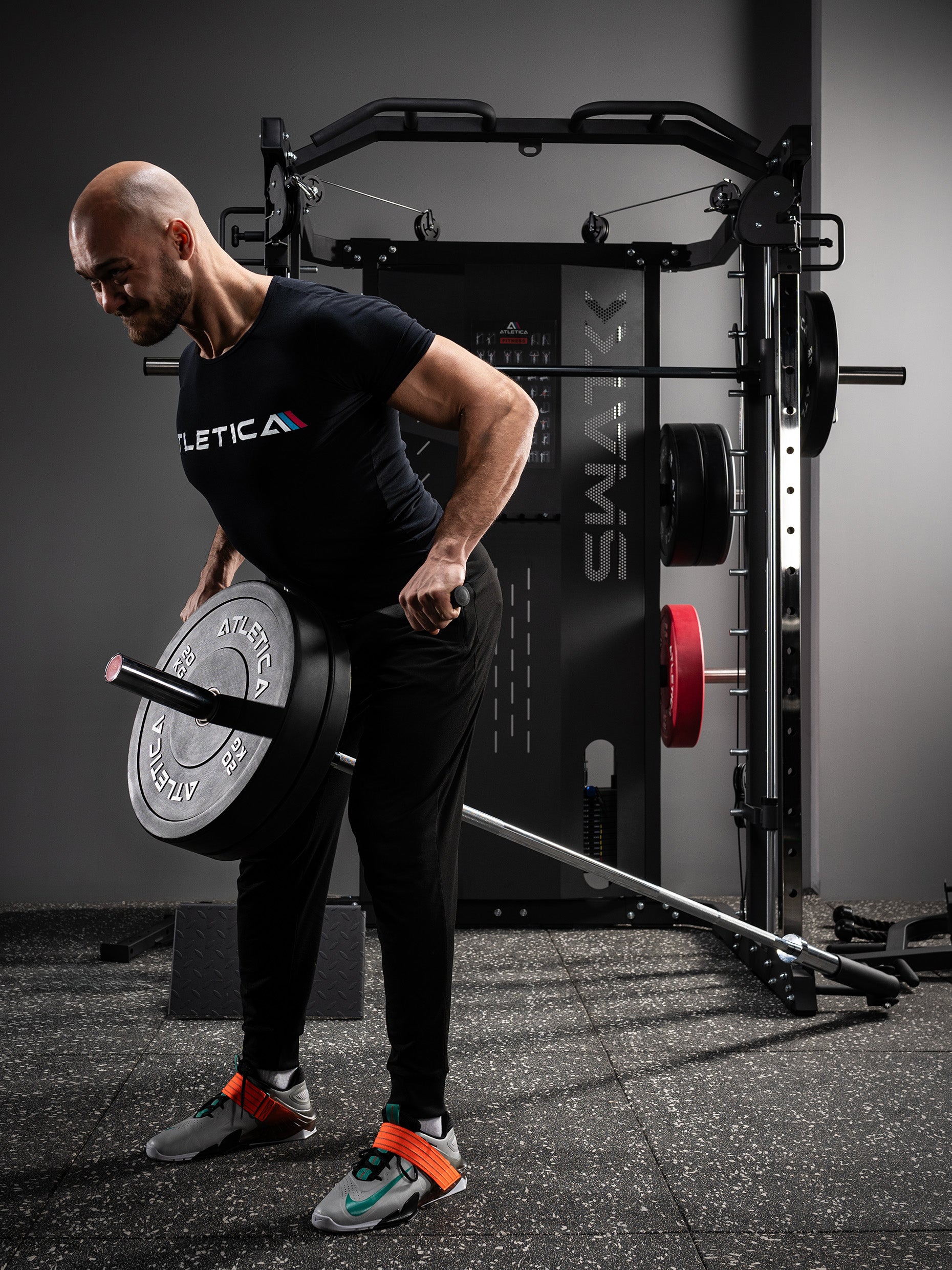 Langhantel Rudern an der SWAT Basic Set Kraftstation Stange: