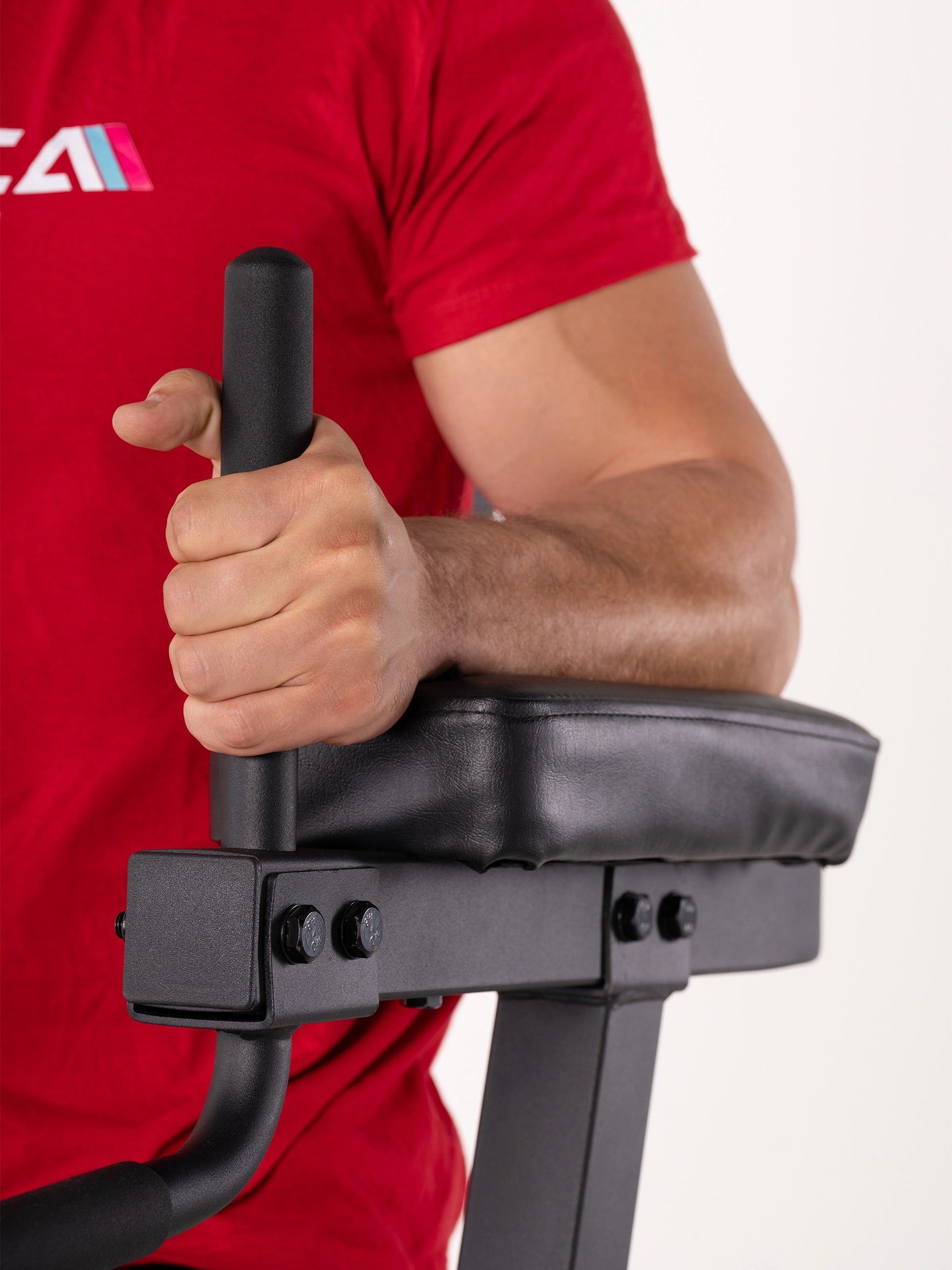 Haltegriff und Polster am Power Tower von Atletica