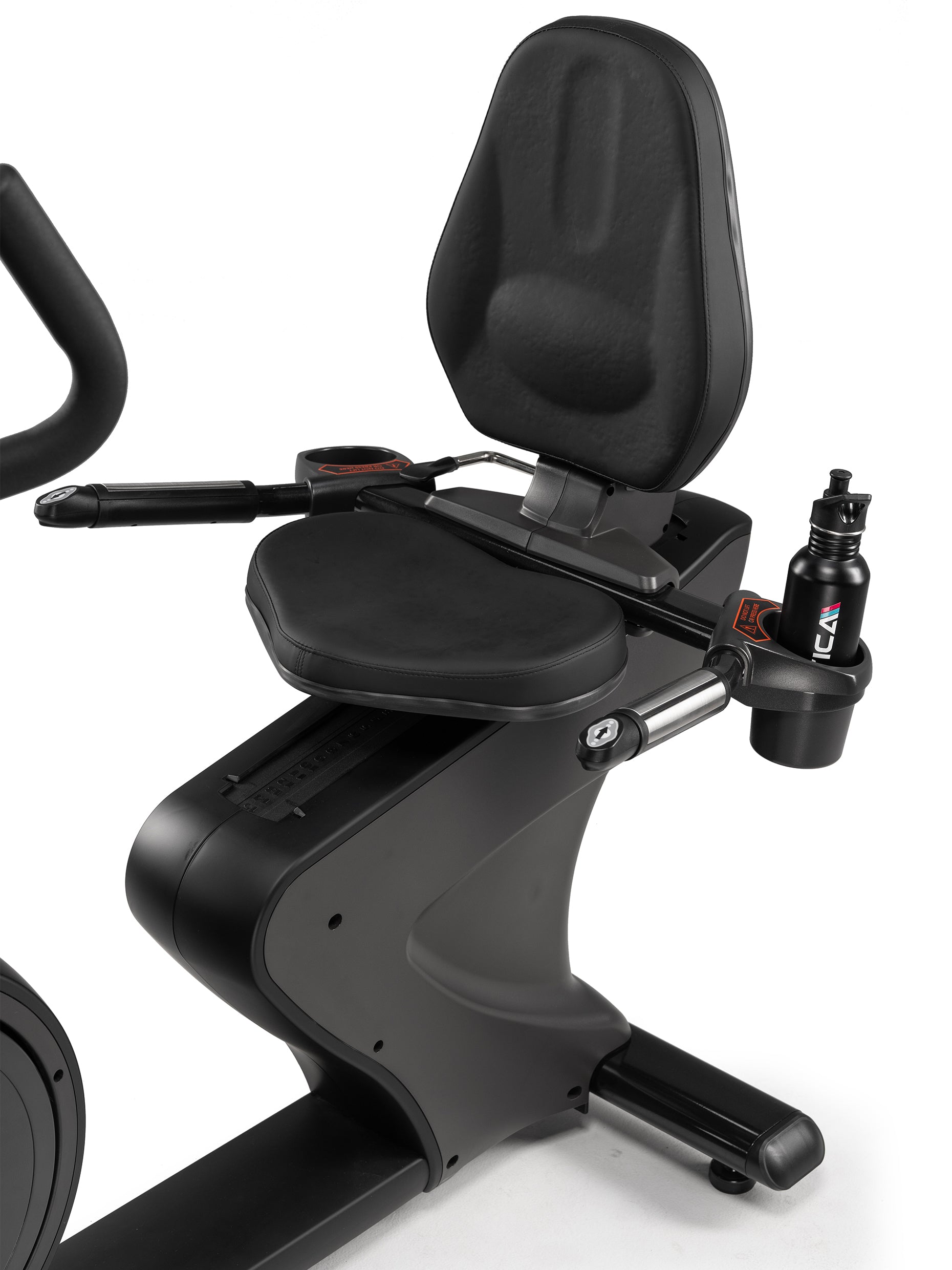 ATLETICA Recline Recumbent Bike für das Fitnessstudio: pneumatische Sitzverstellung