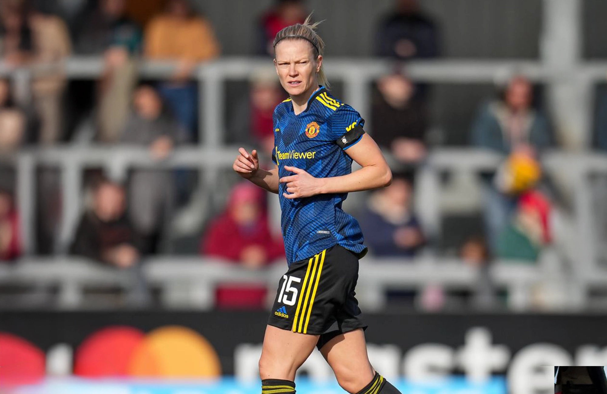 Diane Caldwell beim Fußballtraining