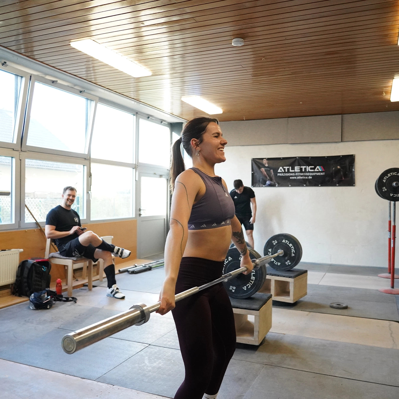 AC Weisenau Langhanteltraining im Fitnessraum