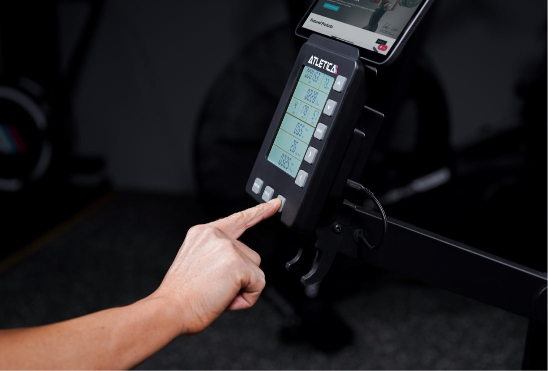 Großes Display mit individuell einstellbaren Trainingseinheiten