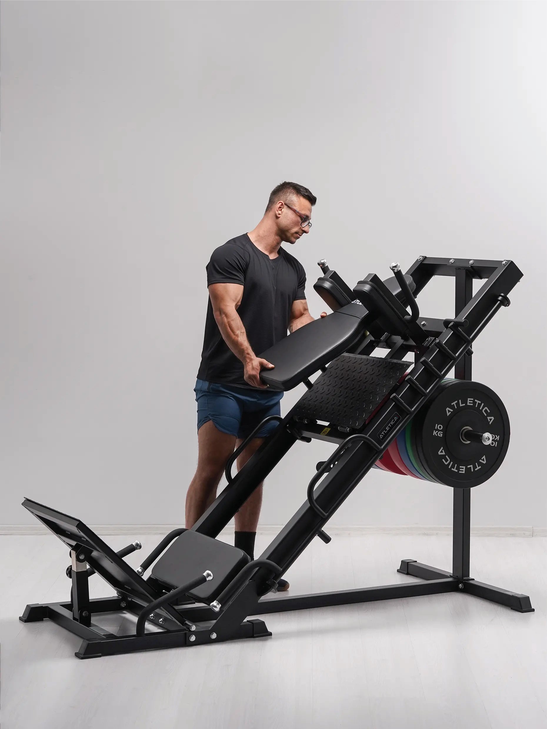 Beinpresse Hackenschmidt Combo: Umstellbar in wenigen Sekunden – zwei Geräte in einem kompakten Aufbau