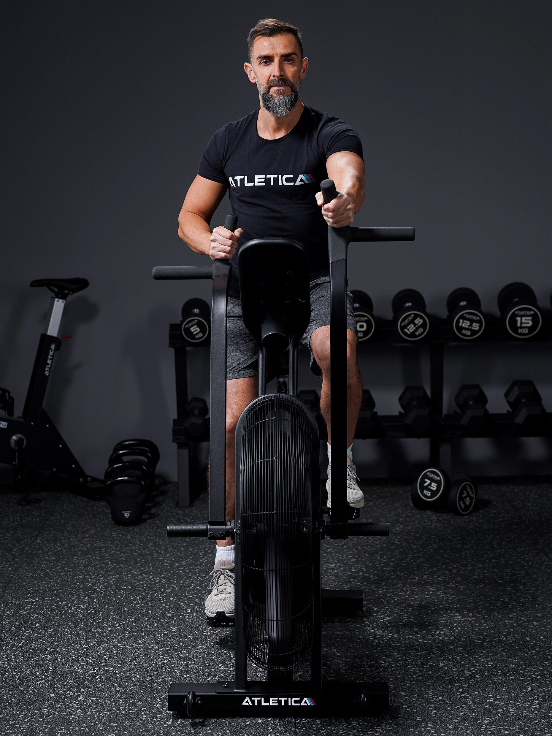 Air Bike Training im Fitnessstudio