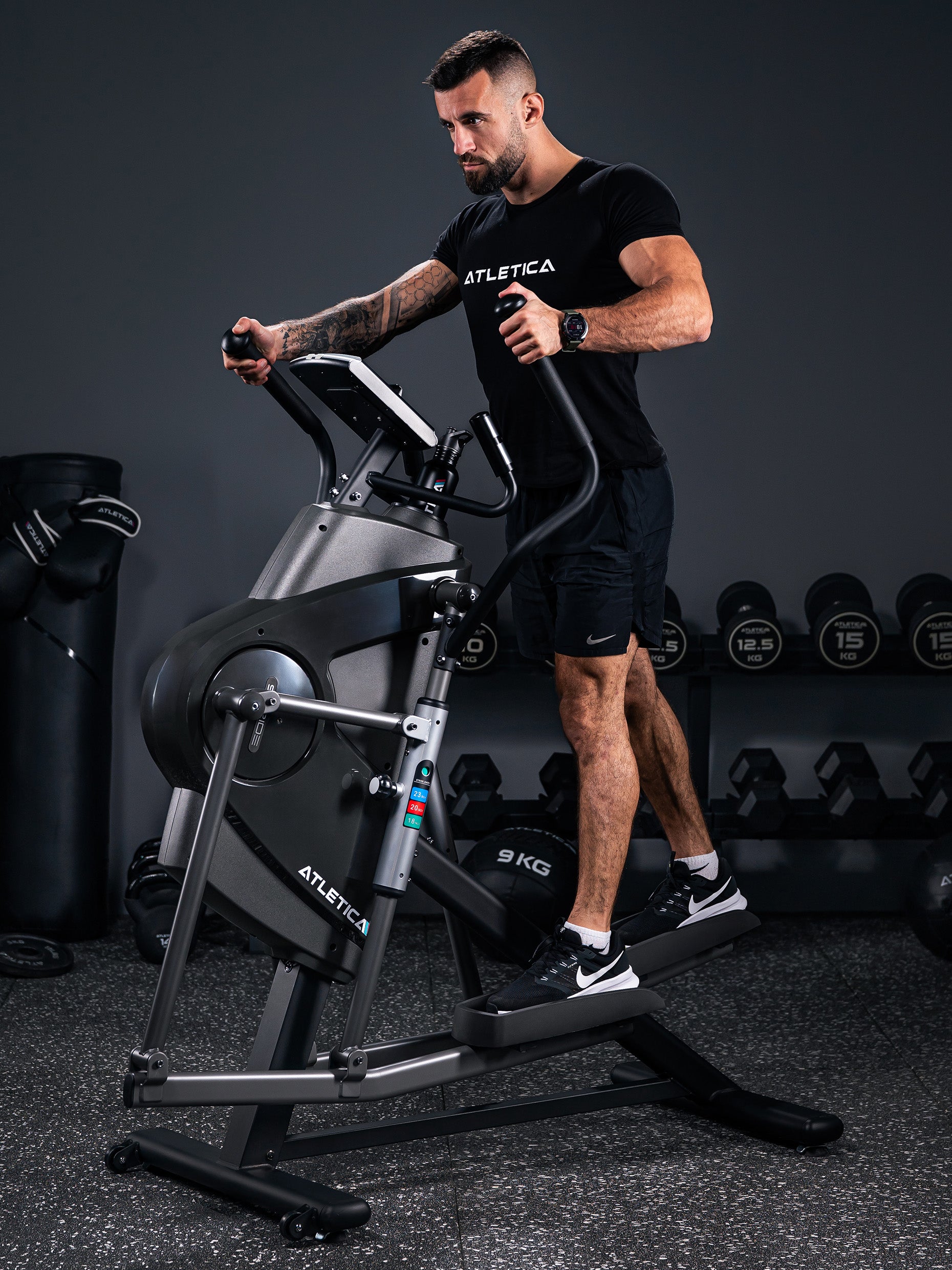 Frontbetriebener Crosstrainer Stride von Atletica
