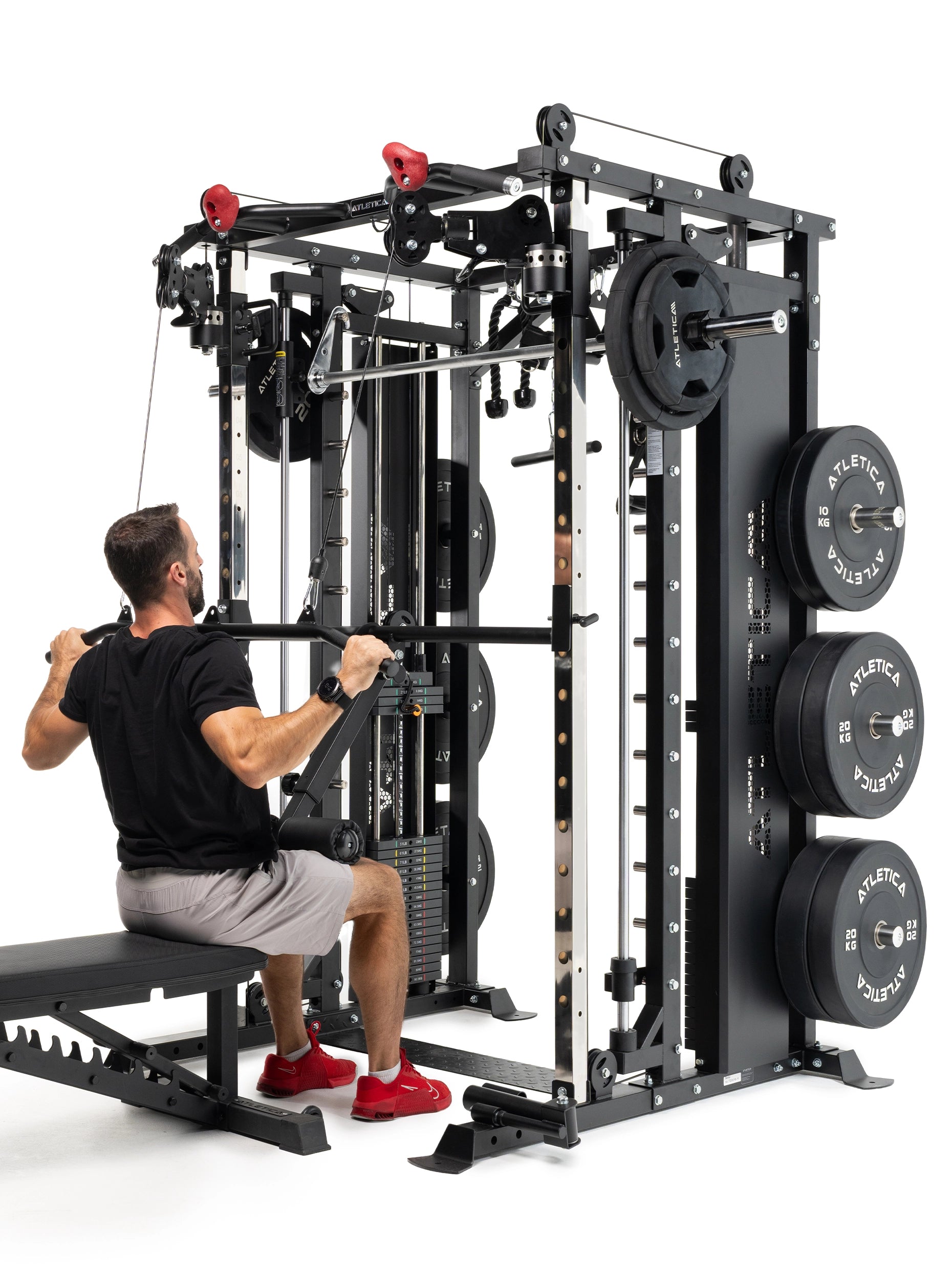 Lat Pulldowns am Latzug der Fortress Kraftstation