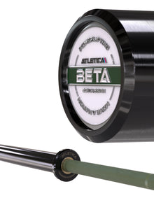 Hantelstangen: Langhantel Beta Powerlifting Langhantel, Entfessele Dein Powerlifting-Potential | 20kg | IPF-Markierung | Chrome / Military Green | 1200kg Belastbarkeit #color_military-green