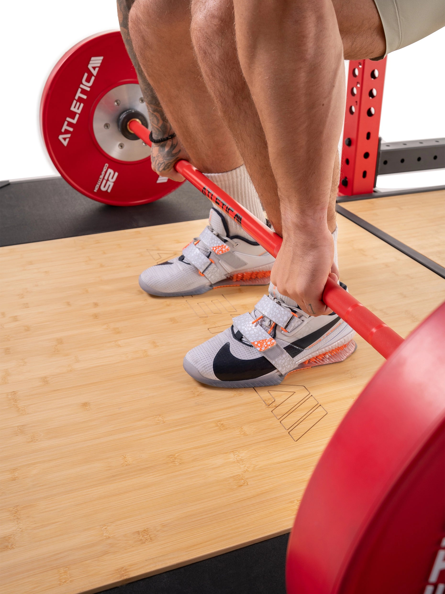 Kreuzheben auf der Kreuzheben Weightlifting Plattform von Atletica