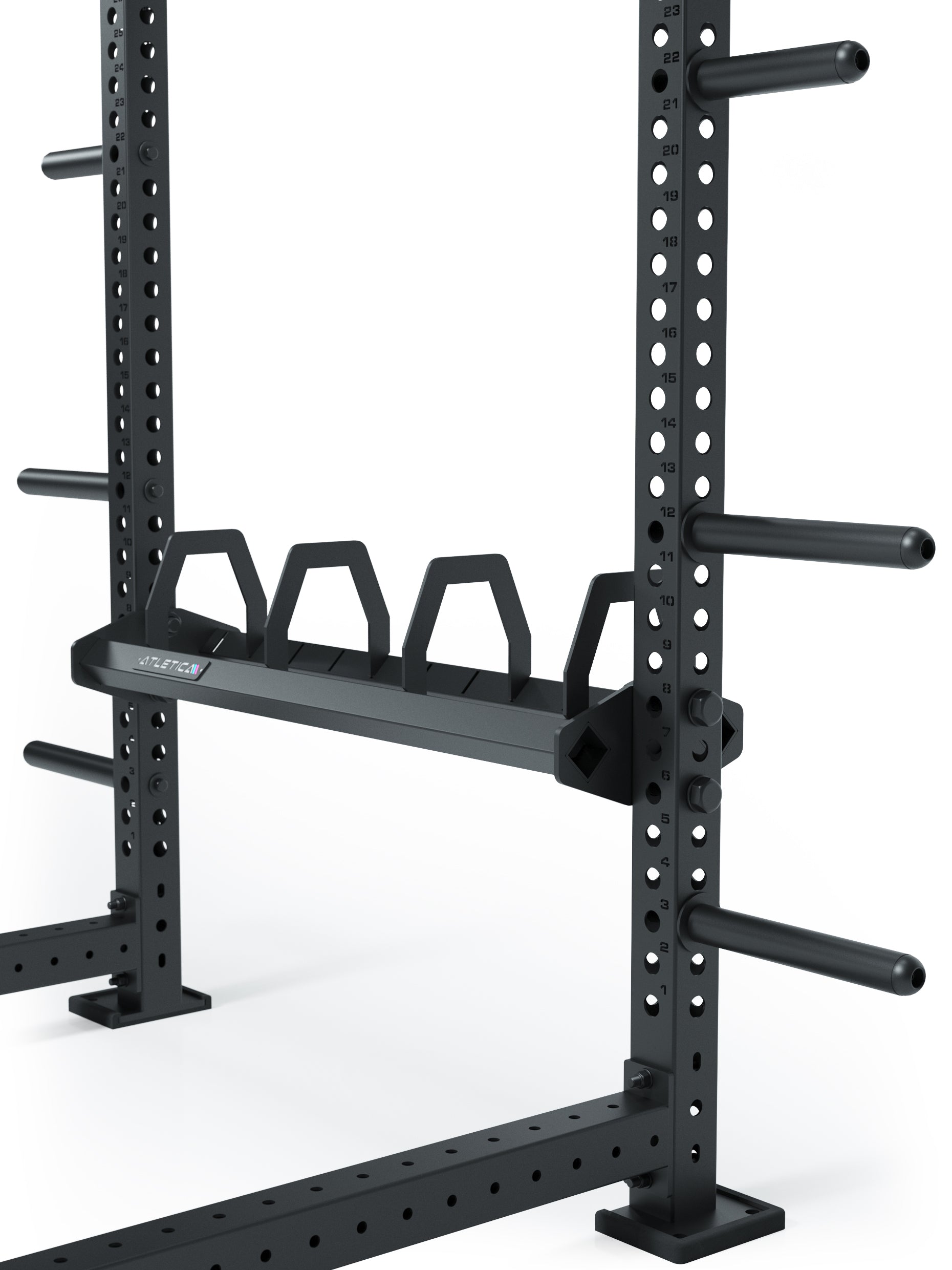 Ablage für Wallballs und Hantelscheiben von Atletica auf einem R8 Power Rack