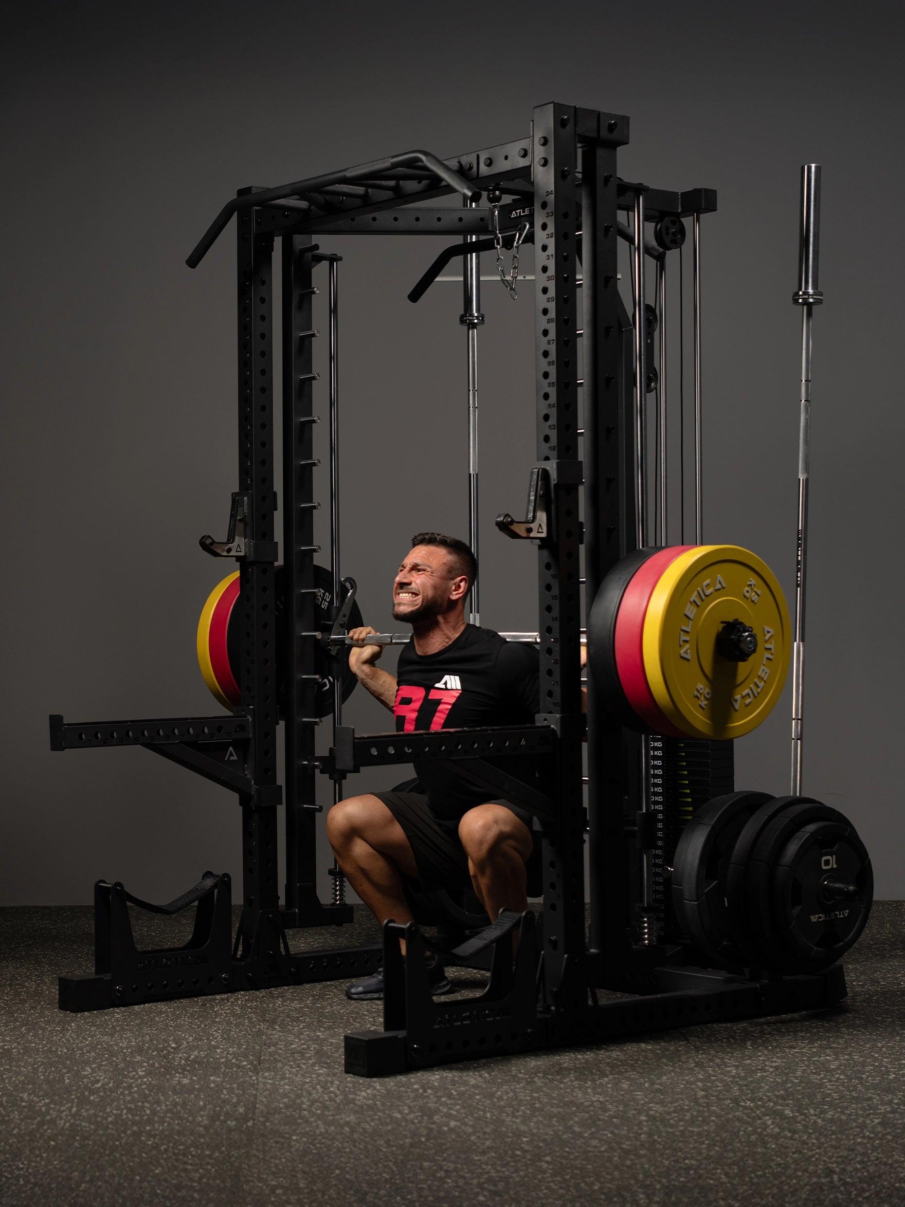 R7 Nemesis Squat Rack mit Steckgewichten: Back Squat an der Multipresse