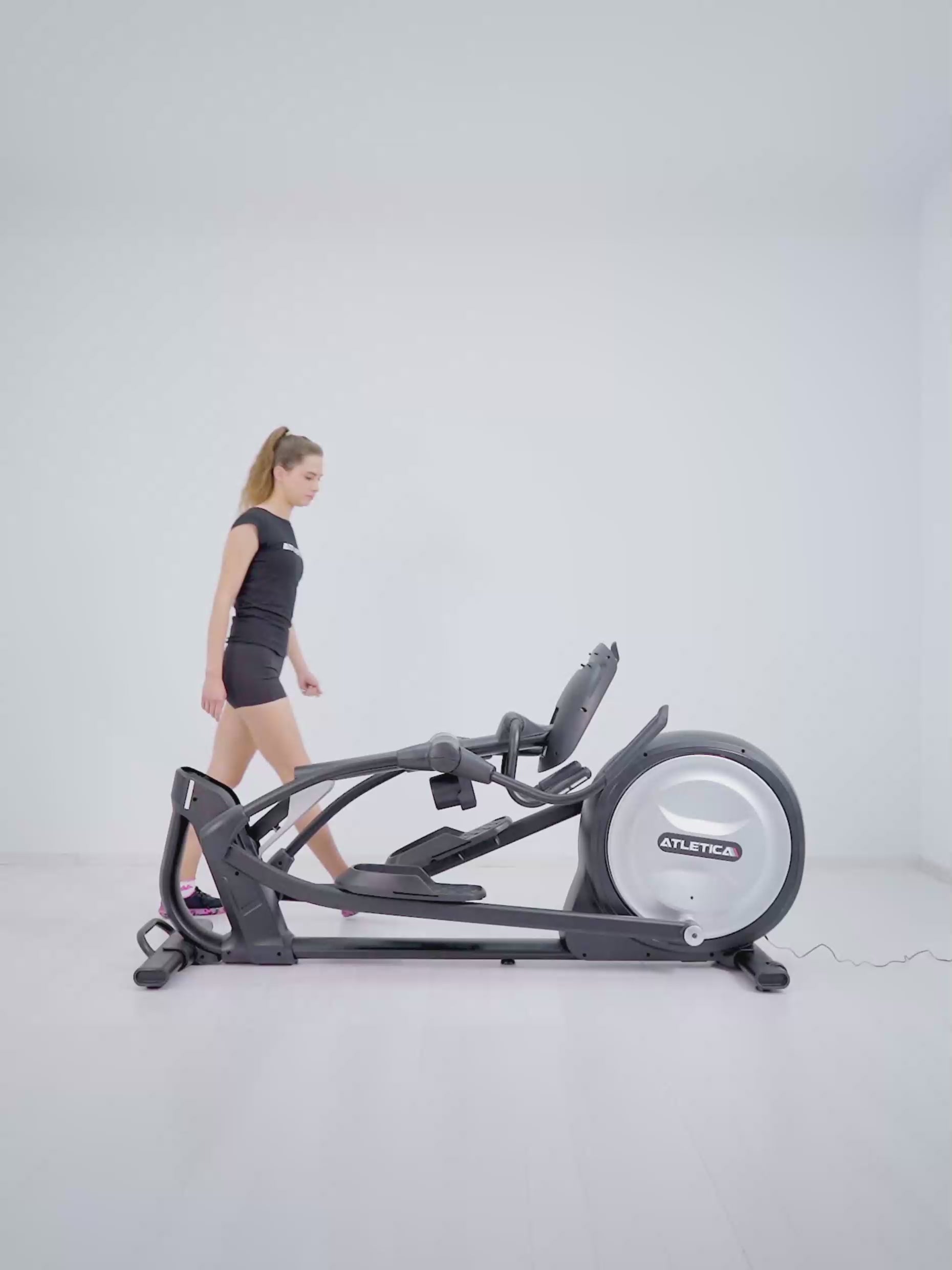 Ellipsentrainer Cardiogerät Eclipse: Neues Heimtrainer Modell 2023 | Fitnessstudio Größe | Klappbar und trotz seiner Größe kompakt verstaubar | Ellipsentrainer mit professionellem Heckantrieb