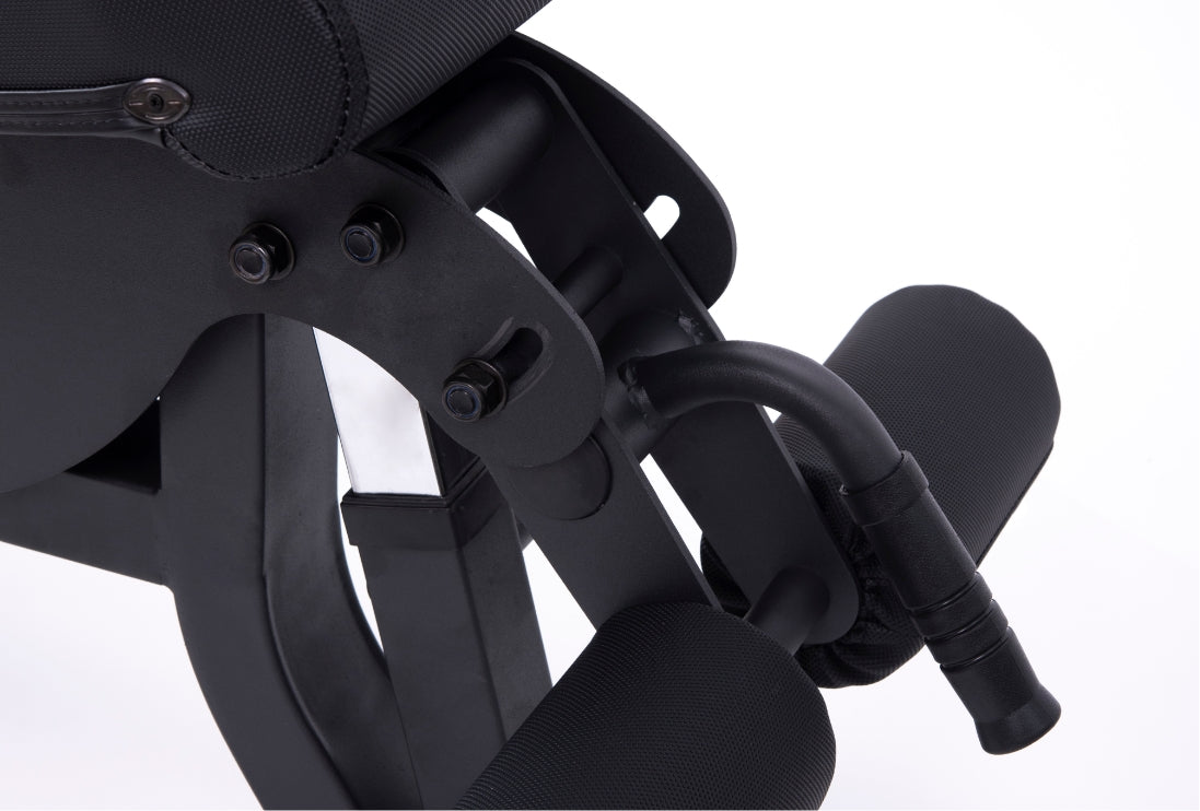 B6 verstellbare Hantelbank: Ansprechendes Triple-Black Design mit schwarzen Schrauben und Rollen