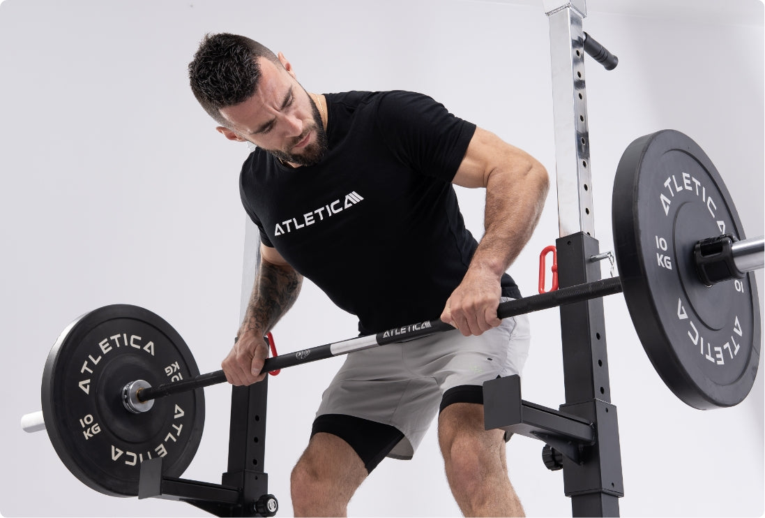 Langhantel Alpha Cyborg von Atletica: Speziell für Gewichtheben konzipiert, Langhantel Rudern auf dem Squat Rack