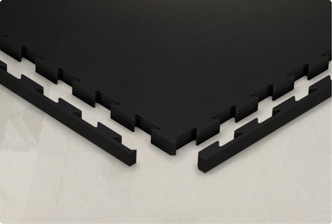 Bodenschutzmatten FlexProtect: Jede Matte mit zwei Endstücken für verwinkelte Flächen; lose Verlegung auf allen festen Untergründen möglich