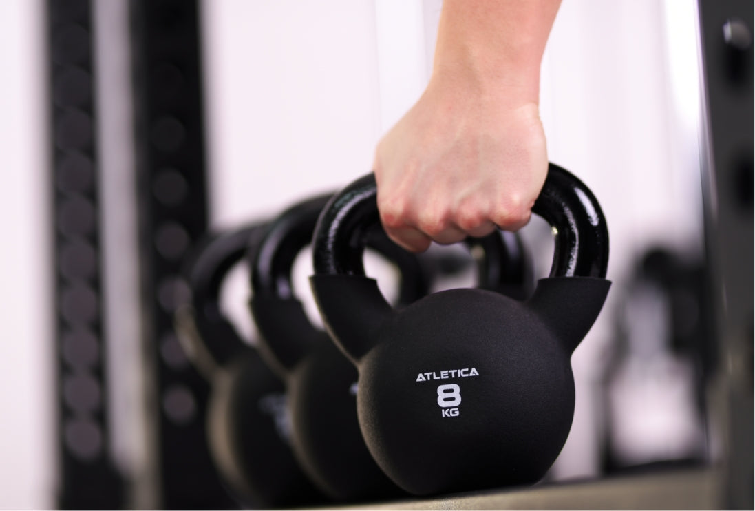 Kettlebells von Atletica: gleichbleibender Griffdurchmesser trotz steigender Gewichte