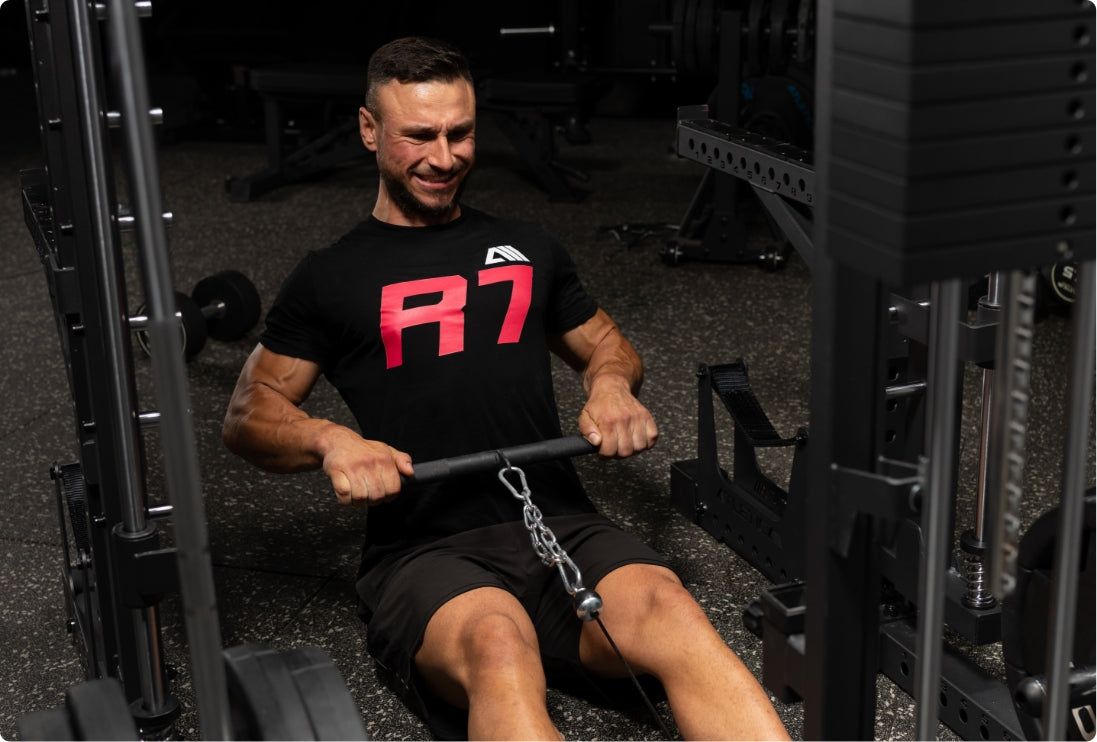 Squat Rack R7 Nemesis: Rudern am Kabelzug, sitzend
