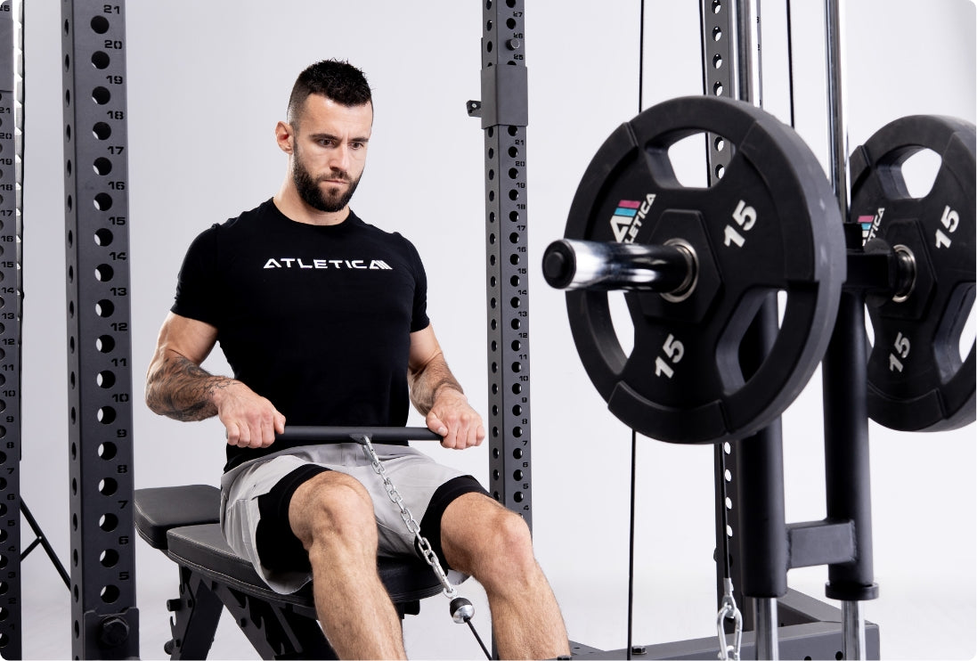 Power Cage R8 Blackhawk: Latzug Rudern auf der Hantelbank